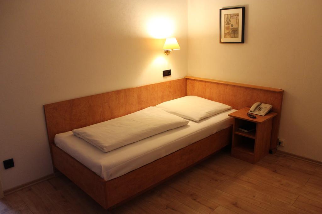 Hotel Gaya Bad Soden am Taunus Δωμάτιο φωτογραφία